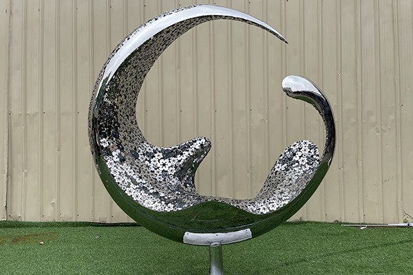 Custom Stainless Steel Crescent Moon Sculpture – Abstract Outdoor Art Installation